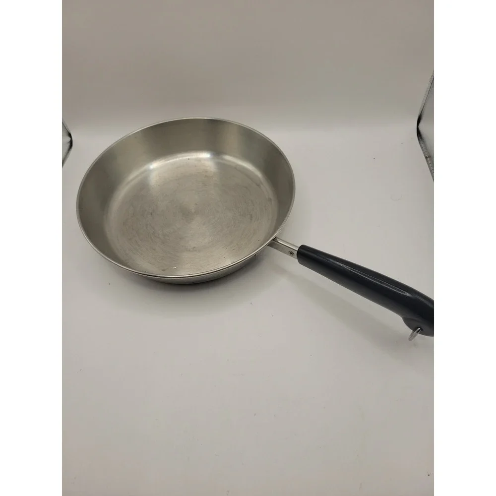 Vintage 1997 Revere Ware‎ 9 Inch Skillet Frying Pan Copper Bottom Clinton IL USA